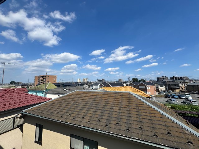 入間市下藤沢新築戸建の展望|周囲に高い建物がなくのびやかな眺望が広がる心地よい住環境。窓を開ければ自然の風が通り抜け開放感ある暮らしを楽しめます。
