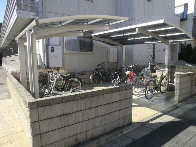ルフランのその他共用部分|屋根付き駐輪場。