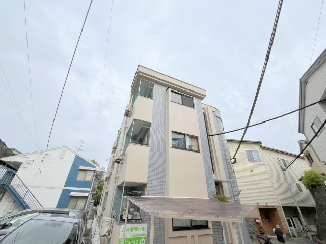 シャルマンハイツ生駒の外観