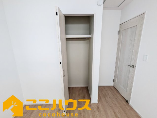 名護市宇茂佐1556番　新築戸建て　全7棟　E号棟の収納|洋服が多い方でも安心の収納力