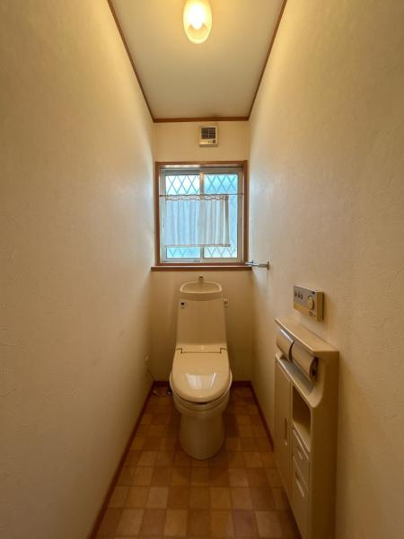 西条市朔日市882-53　中古戸建のトイレ