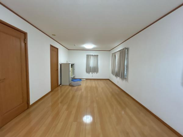 西条市朔日市882-53　中古戸建の洋室