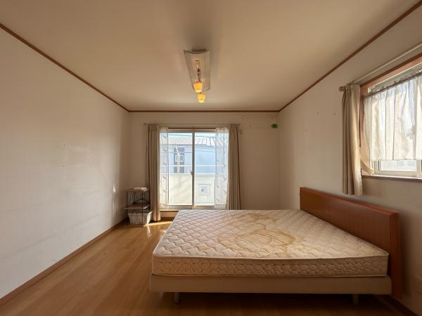 西条市朔日市882-53　中古戸建の洋室