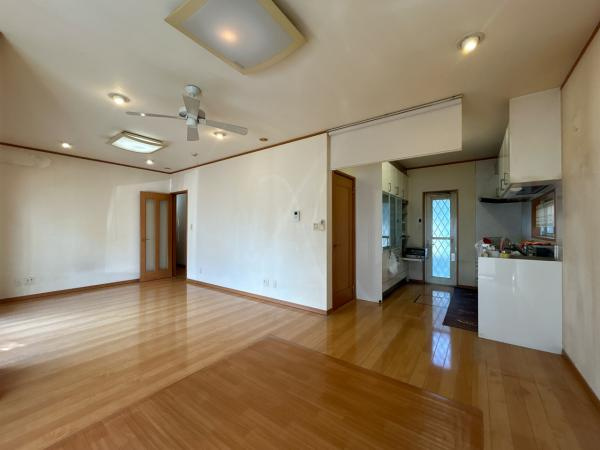 西条市朔日市882-53　中古戸建の居間・リビング