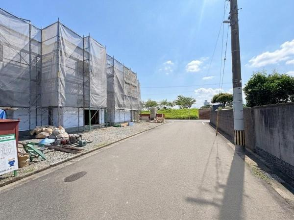 AG-HOUSE　三佐　B棟の前面道路含む現地写真|前面道路含む現地(2026年6月撮影)