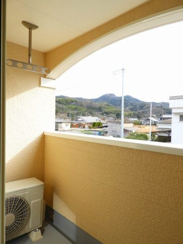ルミナーレＢのバルコニー|暖かな日差しのふりそそぐバルコニー