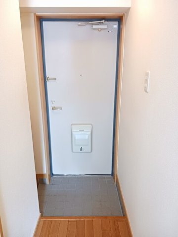 ソレイユＳ１の玄関|収納もある玄関です