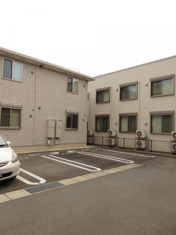 リバーフロント山手Ⅱの駐車場|車をお持ちの方に嬉しい駐車場付きの物件です