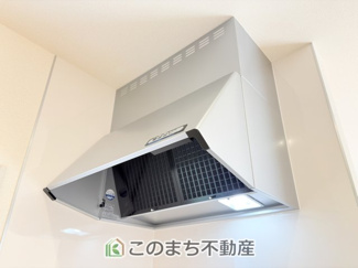 【設備】 | LiveleGarden.S　下野烏ケ森　 | シンプルなレンジフード♪お料理の匂いもスッキリ♪シンプルデザインで掃除も簡単‼
