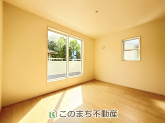 【洋室】 | LiveleGarden.S　下野烏ケ森　 | 2面採光の明るい室内☆