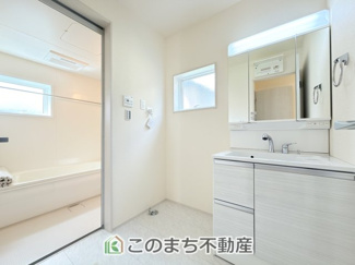 【独立洗面台】 | LiveleGarden.S　下野烏ケ森　 | オシャレな洗面台♪身支度も楽しくなりますね♪
