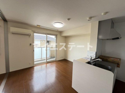【居間・リビング】 | ライジングサン西宮 B棟 | 別部屋写真使用