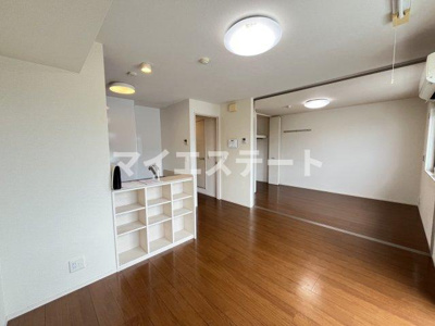【居間・リビング】 | ライジングサン西宮 B棟 | 別部屋写真使用