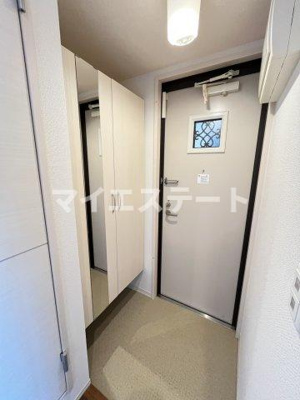 【玄関】 | ライジングサン西宮 B棟 | 別部屋写真使用