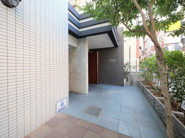 大阪市都島区東野田町３丁目の賃貸マンションのエントランス