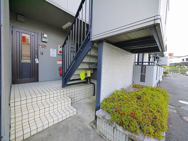 コーポヴェルディのエントランス|建物の内部です