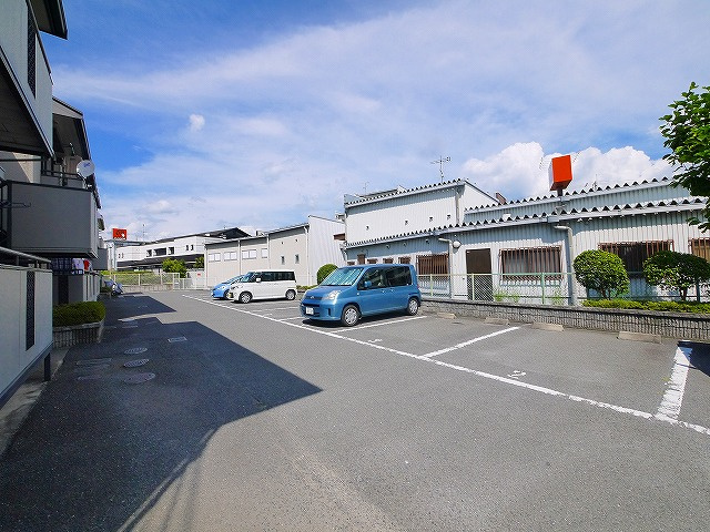 コーポヴェルディの駐車場|駐車場に車を止められます