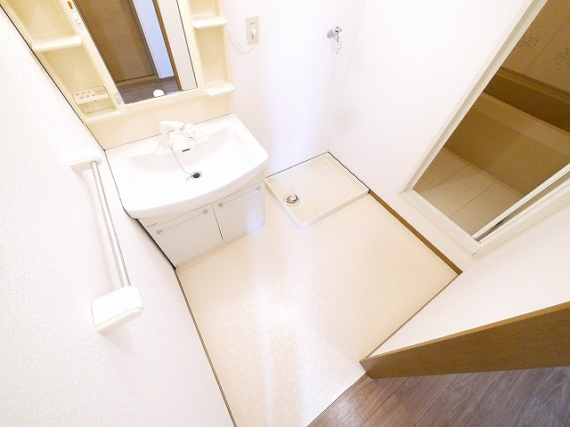 コーポヴェルディの洗面所|忙しい朝には欠かせない洗面所です