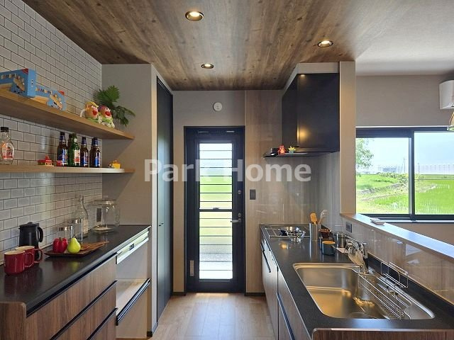 南国市大そね甲 -2号地　新築戸建てのキッチン|先進の設備を導入したキッチンは使い勝手が良く毎日の料理がより楽しく効率的になります。
