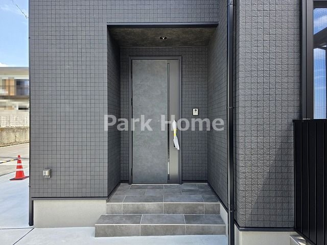 南国市大そね甲 -2号地　新築戸建ての玄関