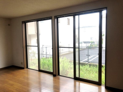 【居間・リビング】 | 和泉が丘戸建 | 開放感のあるゆったりとしたお部屋です♪