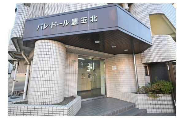 パレドール豊玉北のエントランス