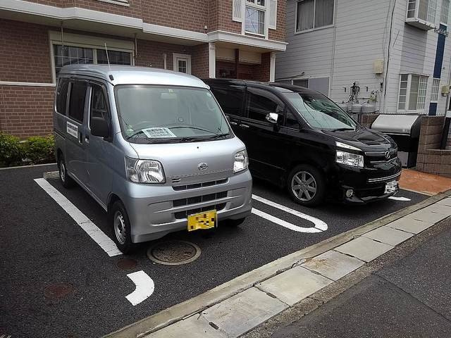 アムールの駐車場