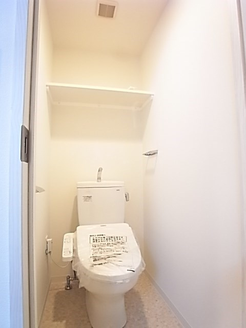 レジデンス神戸大倉山グルーブのトイレ|落ち着いた色調のトイレです