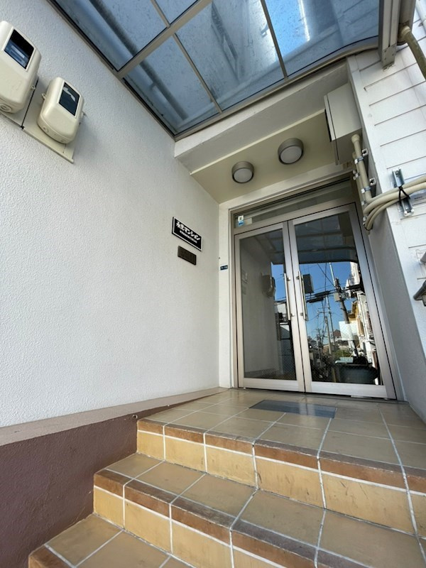 神戸市中央区山本通４丁目の賃貸マンションのエントランス