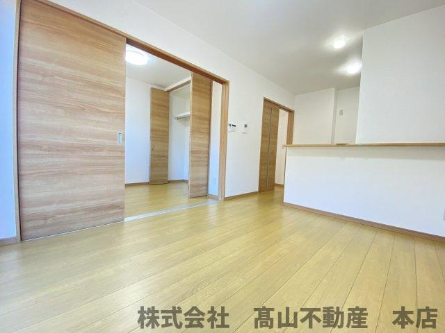 グラン岡垣Ⅲの居間・リビング