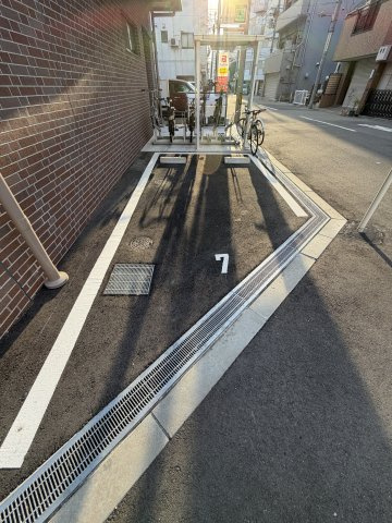クレアーレ元町の駐車場
