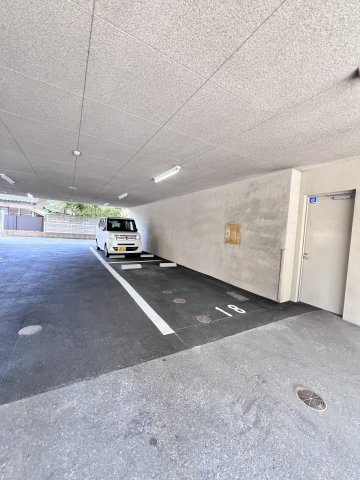 GRANDEUR住吉弐番館の駐車場