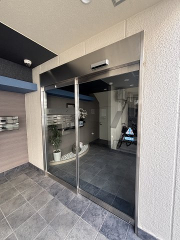 東園田マンション（東園田町5丁目）のエントランス