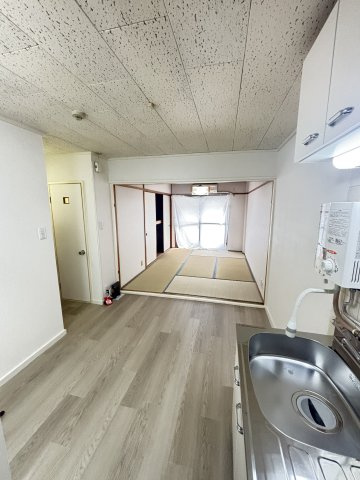 東園田マンション（東園田町5丁目）の居間・リビング