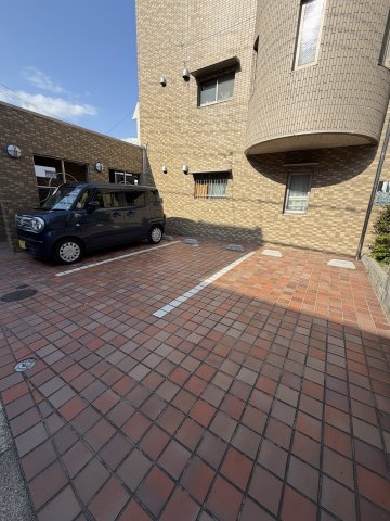 サンハイツ荒田の駐車場