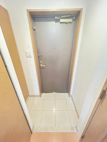 ロイヤルヒル神戸三ノ宮Ⅱの玄関