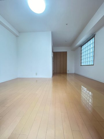 ロイヤルヒル神戸三ノ宮Ⅱの居間・リビング