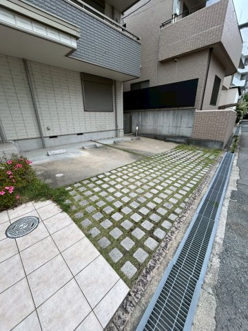 サテライト芦屋船戸町の駐車場
