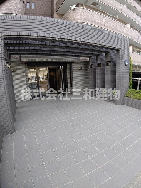 リブレ和光のエントランス