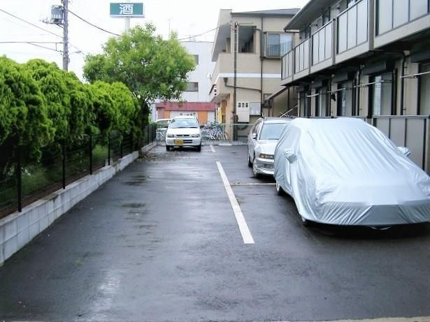 ｅ−Ｖｉｌｌａ　イーヴィラの駐車場