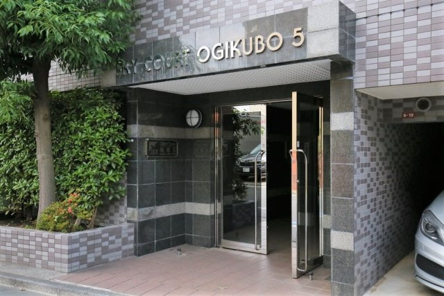 杉並区上荻２丁目の賃貸マンションのエントランス