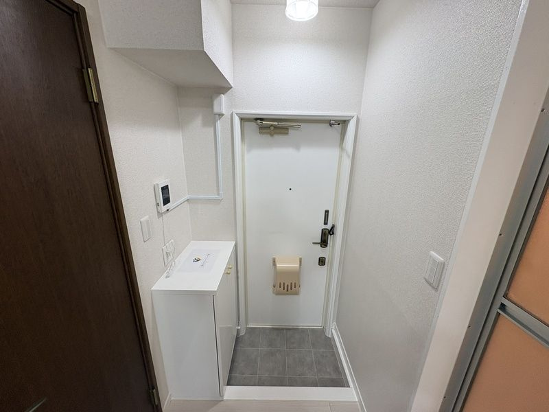 秦野市曽屋のアパートの玄関