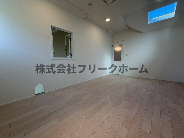 小金井市梶野町３丁目の一戸建ての居間・リビング