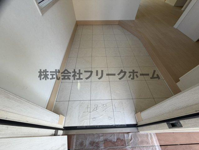 小金井市梶野町３丁目の一戸建ての玄関