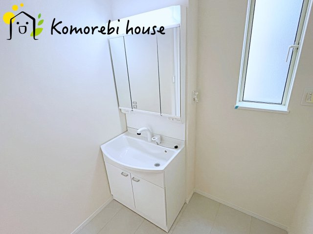 第１鴻巣市富士見町　新築一戸建て　Aの独立洗面台|独立洗面台で身支度をすべて済ませてしまいましょう