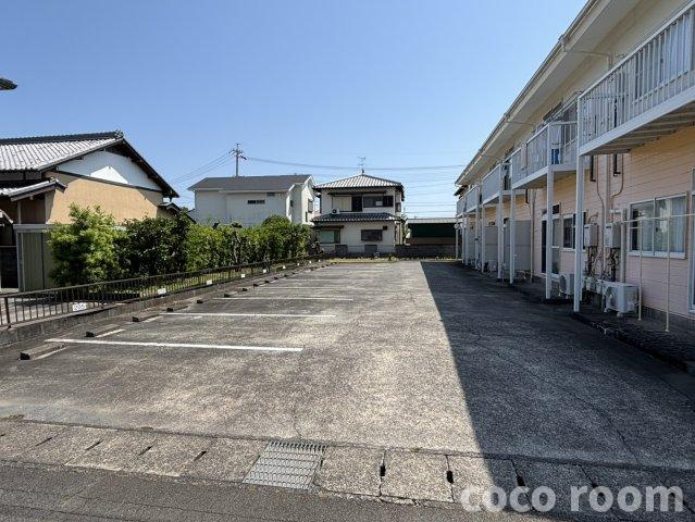 トラッドＳの駐車場