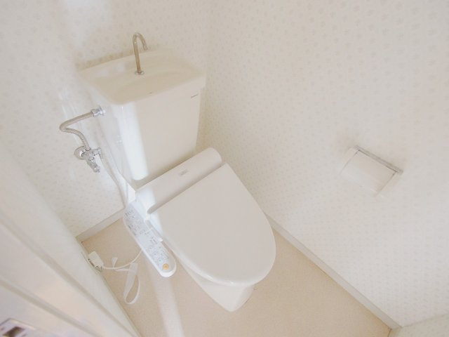 メゾネット緑井のトイレ