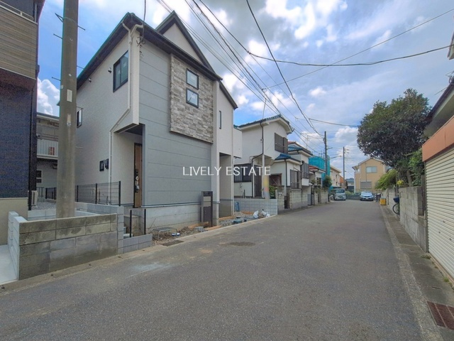 越谷市大字袋山 新築分譲住宅の前面道路含む現地写真