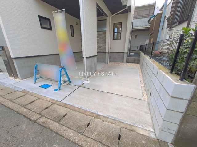 越谷市大字袋山 新築分譲住宅の駐車場