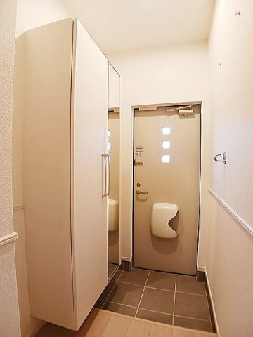 ヒカルサ鳥栖今泉サウスの玄関|シューズボックス付きの玄関です★